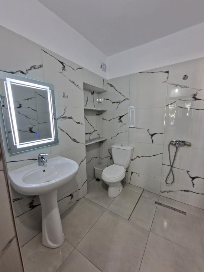 Petrefi Apartments Ksamil Exterior foto