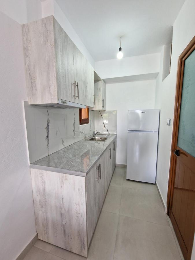 Petrefi Apartments Ksamil Exterior foto