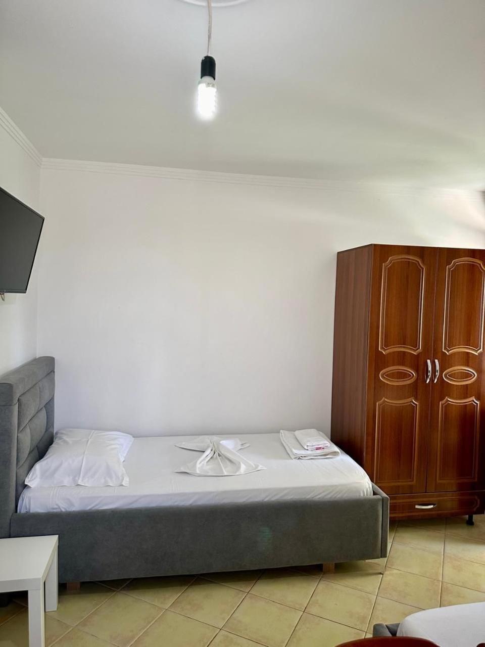 Petrefi Apartments Ksamil Exterior foto